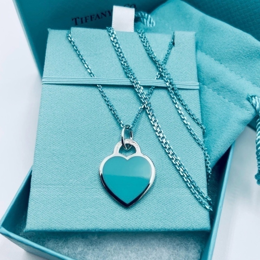 Tiffany & Co new 30” blue enamel sparkler silver chain with medium heart pendant